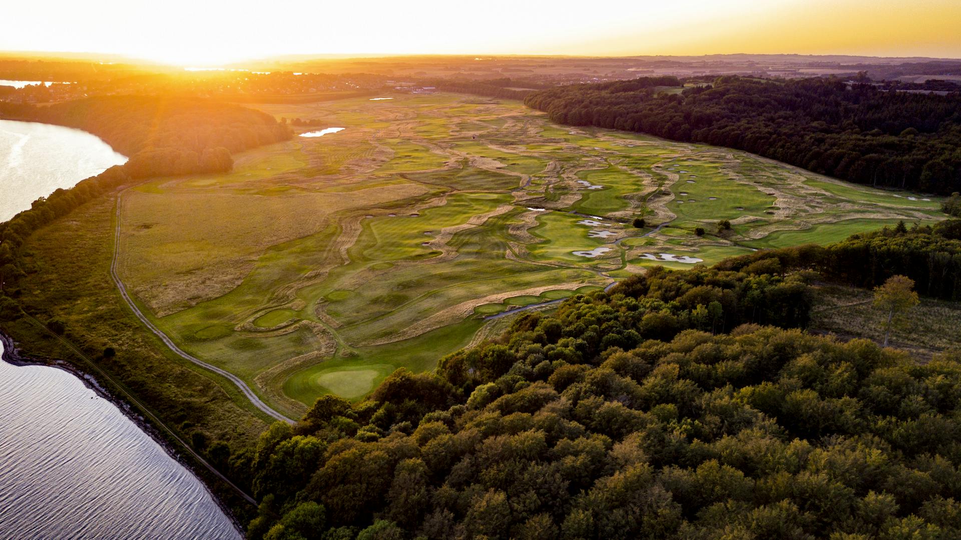 In 2004, the application for establishing a golf club amidst picturesque nature was submitted, resulting in Stensballegaard Golf Club becoming a popular links-style golf club in Denmark. Source: Stensballegaa